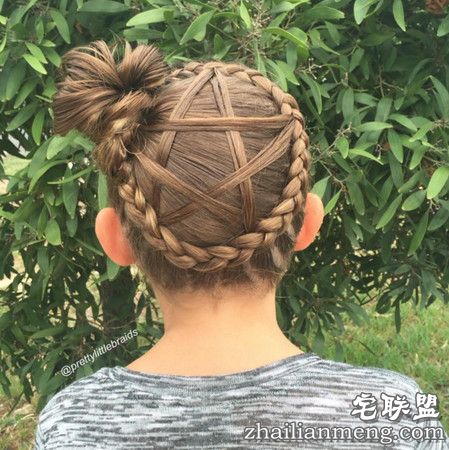 澳洲妈妈为女儿编发,每天不重样走红网络