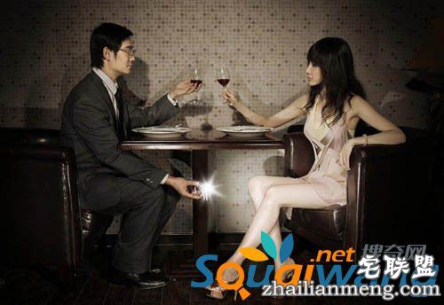 实在太可怕!女子相亲穿短裙竟然冻出700ml脓液