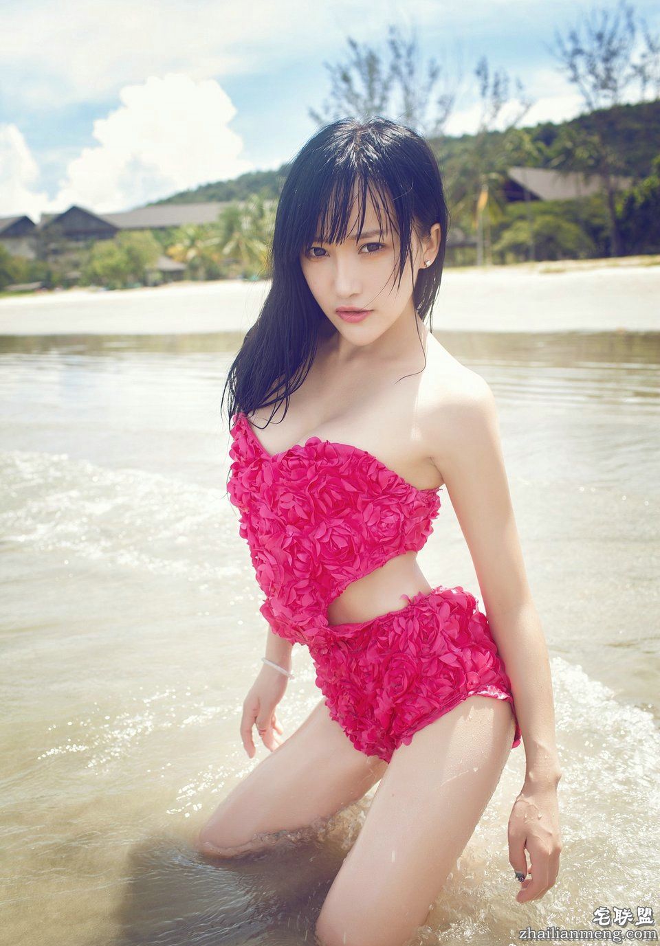 娇艳的玫瑰美女杨上萱沙巴海滩旅拍写真4
