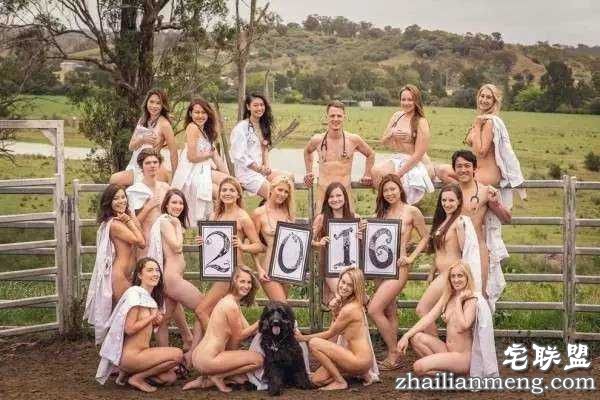 澳洲女大学生集体拍全裸年历 竟是为给农民募捐