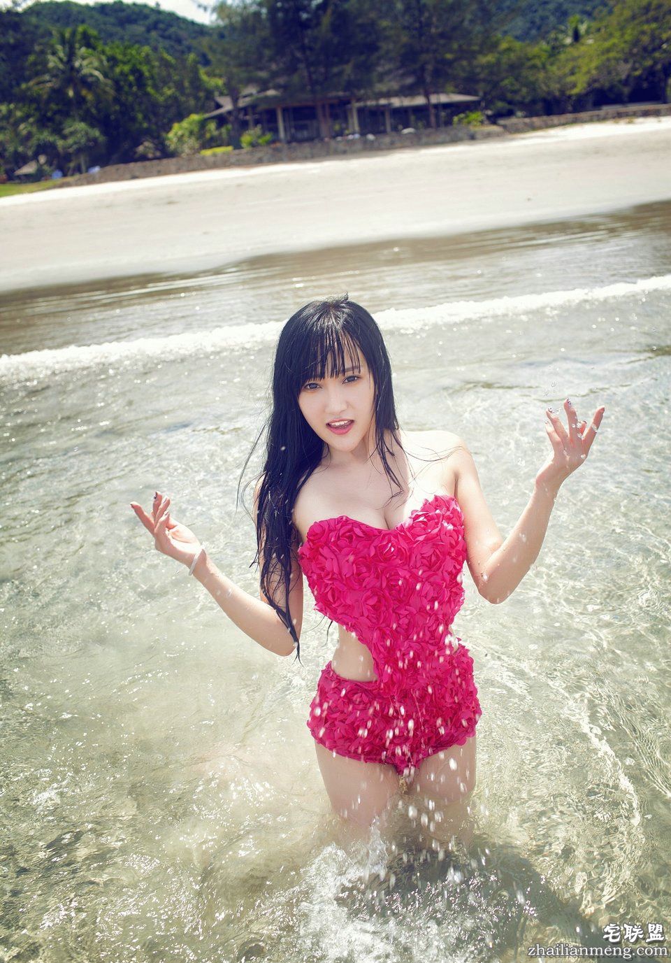 娇艳的玫瑰美女杨上萱沙巴海滩旅拍写真9