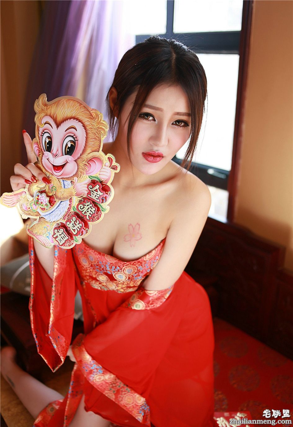 惊艳美女王乔恩Abby红色诱惑写真7