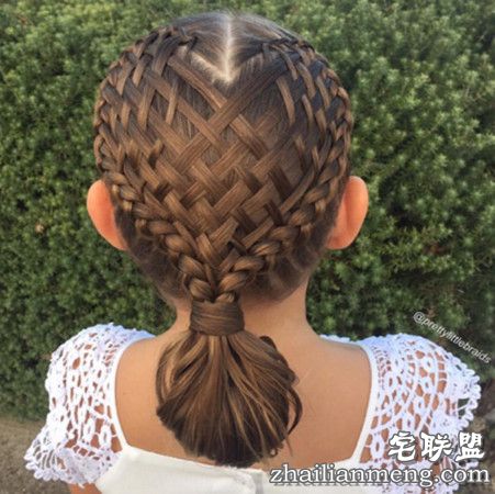 澳洲妈妈为女儿编发,每天不重样走红网络