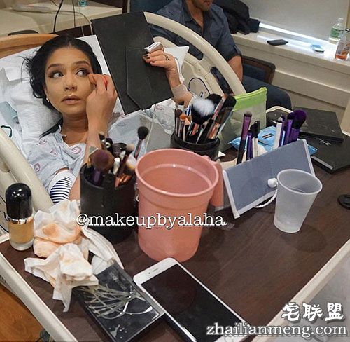 最美妈妈:美国化妆师在产房边生产边化妆