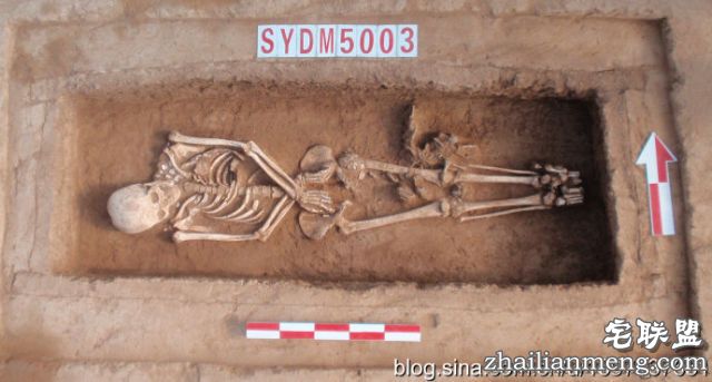 神奇现象!死亡孕妇在棺材中生出孩子