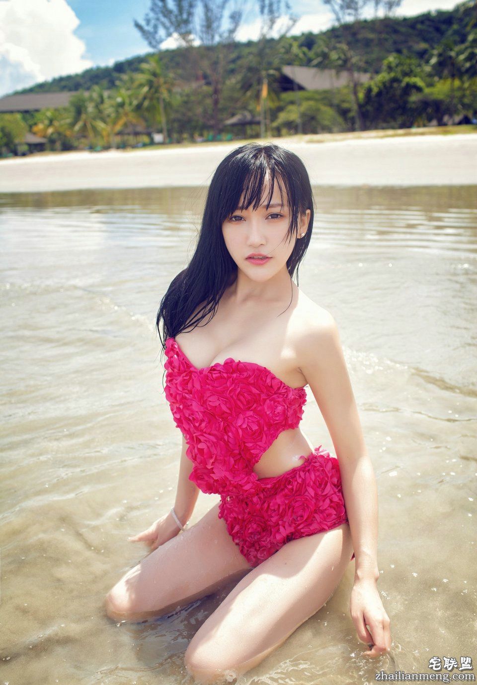 娇艳的玫瑰美女杨上萱沙巴海滩旅拍写真3