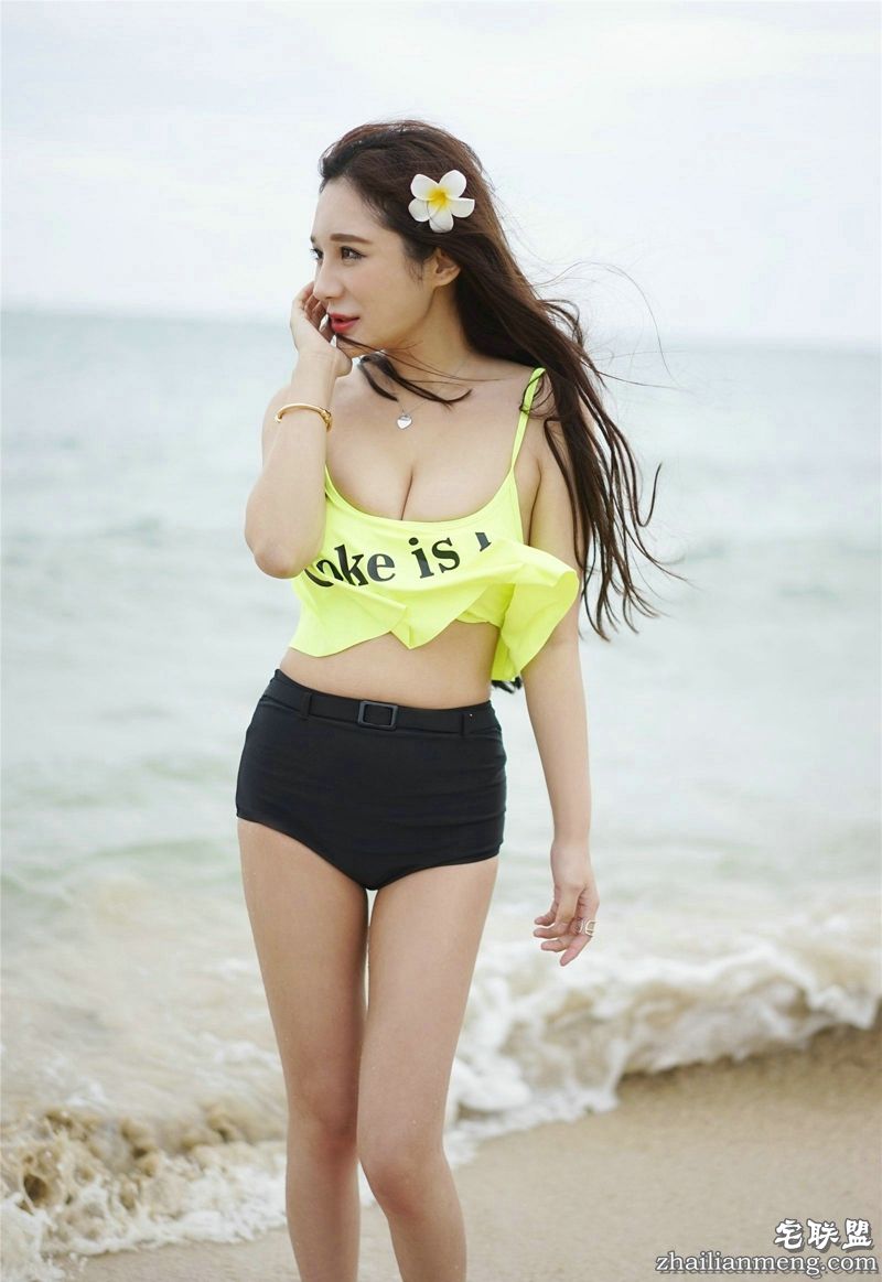 推女神陈嘉瑶AYomiabe户外大秀丰满好身材3