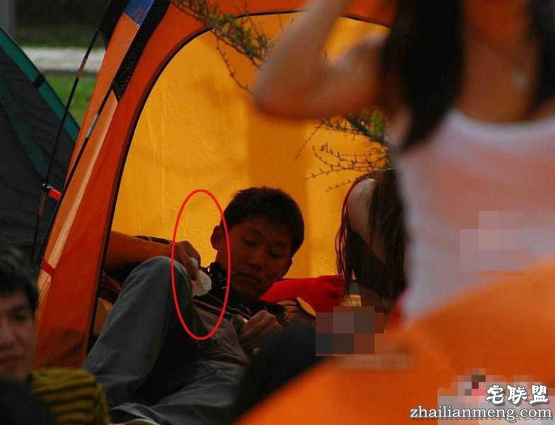 混帐门事件艳照曝光 一男女户外露营混帐时发生一夜情