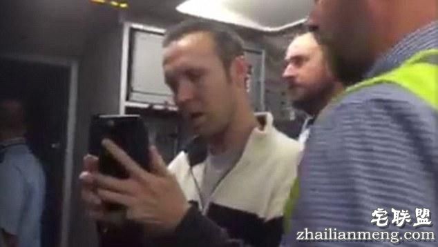 加拿大奇葩男子自称智商176,撒泼大闹航班被赶下飞机