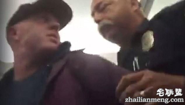 加拿大奇葩男子自称智商176,撒泼大闹航班被赶下飞机