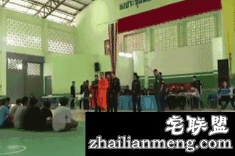 泰国征兵够奇葩，纯靠抽签，红签入伍黑签回家，小哥儿们快疯了