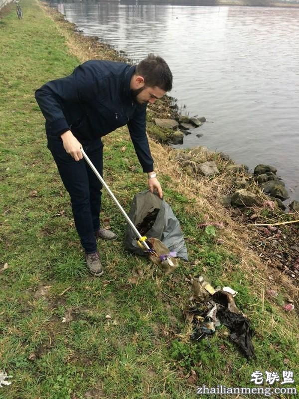 男子每天花30分钟清理河畔垃圾,结局真是让我们想不到啊!