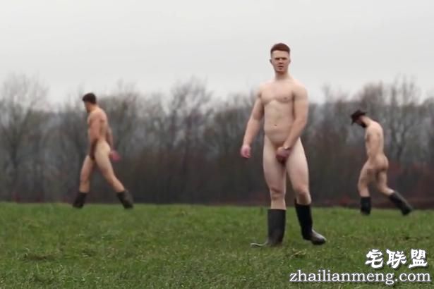 英国大学生拍裸照为动物保护协会募捐