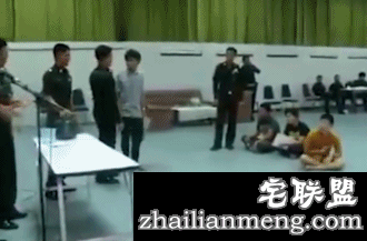 泰国征兵够奇葩，纯靠抽签，红签入伍黑签回家，小哥儿们快疯了
