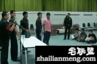 泰国征兵够奇葩，纯靠抽签，红签入伍黑签回家，小哥儿们快疯了