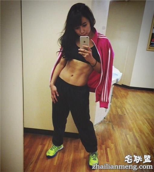 酱紫才叫做反差萌~可爱甜心加二头肌让人疯狂!