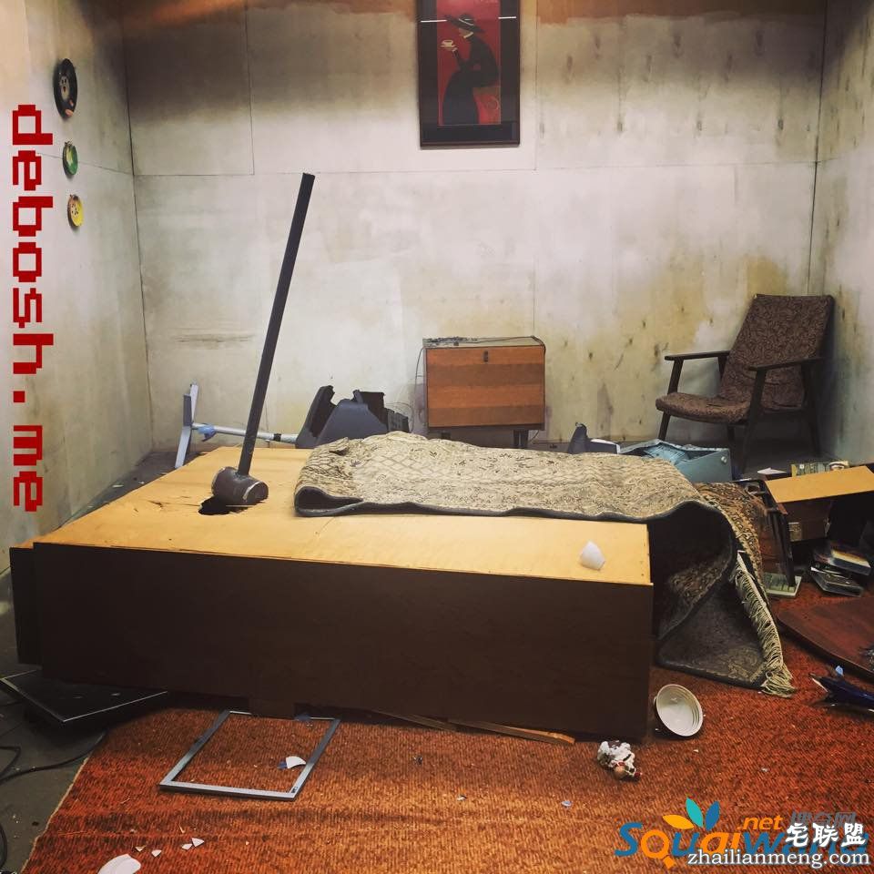 俄罗斯推出发泄服务 房间里东西随意砸