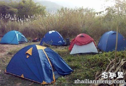 混帐门事件艳照曝光 一男女户外露营混帐时发生一夜情