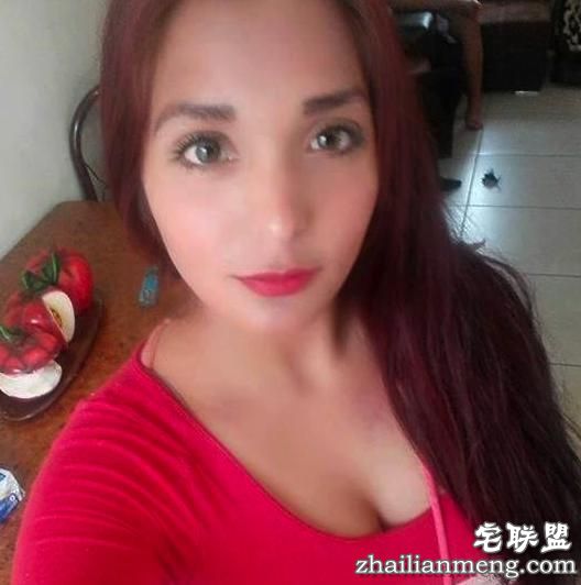 墨西哥女警脱下制服,露胸照在国外社交网络上遭疯传