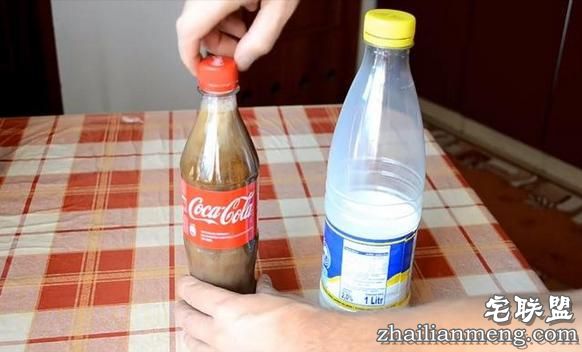 男子实验“将牛奶倒进可乐里”,下一秒的变化让我再也不敢喝可乐