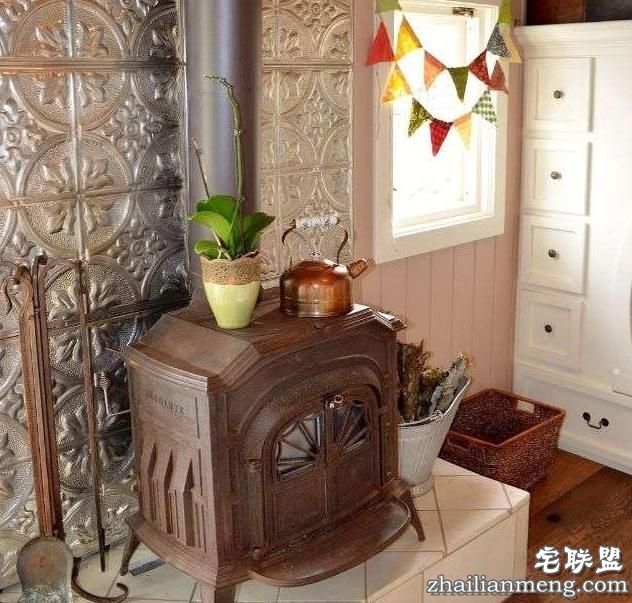 这对情侣买了一辆二手校车回来改造,最后的成果简直让人羡慕无比