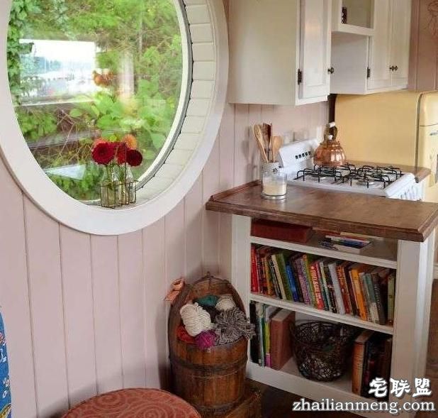 这对情侣买了一辆二手校车回来改造,最后的成果简直让人羡慕无比