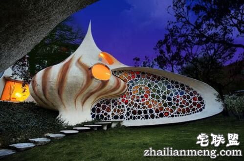 全球那些奇葩有趣的房子,设计的太魔性了!