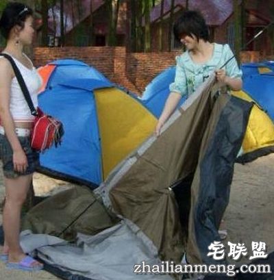混帐门事件艳照曝光 一男女户外露营混帐时发生一夜情