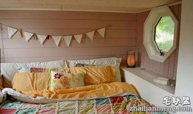 这对情侣买了一辆二手校车回来改造,最后的成果简直让人羡慕无比