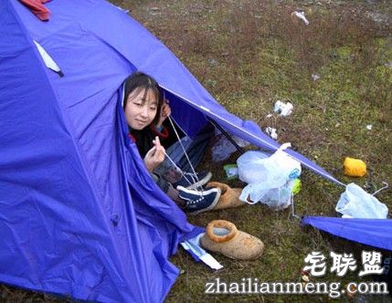 混帐门事件艳照曝光 一男女户外露营混帐时发生一夜情