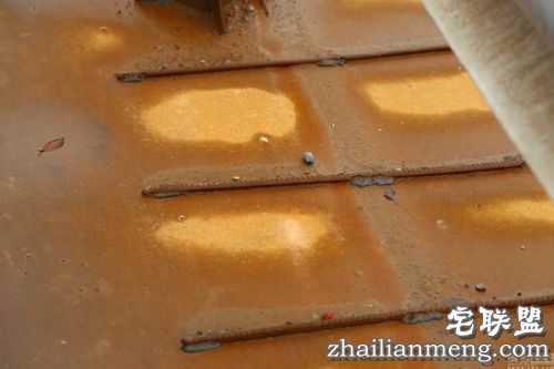 减速带有钢筋组成