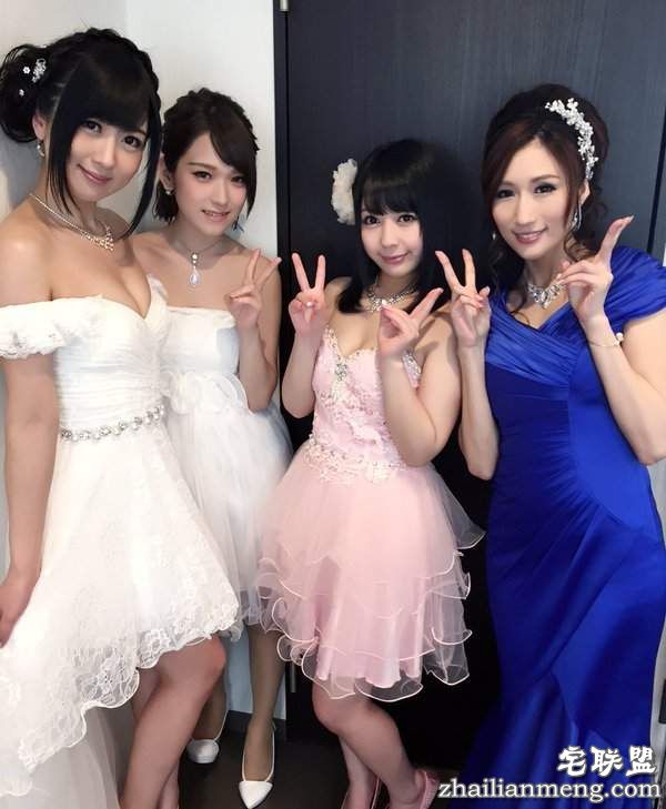 《宅宅AVDay》倒数第四张跟JULIA大槻响合影的短发的女生是谁啊? - 图片3 《宅宅AVDay》倒数第四张跟JULIA大槻响合影的短发的女生是谁啊?