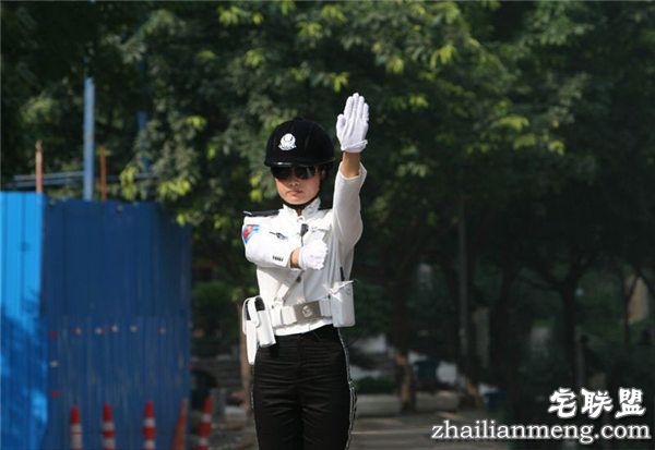 重庆警服女交巡警特色着装(组图) 重庆警服女交巡警特色着装(组图)