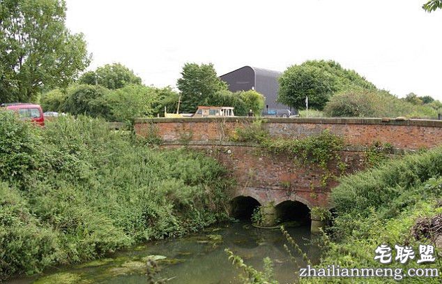 英国有目击者称看到半人半狼生物 拟展开抓捕行动! 英国有目击者称看到半人半狼生物 拟展开抓捕行动!