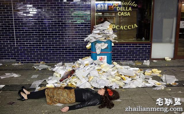 实拍:夜后英国街头的醉酒百态