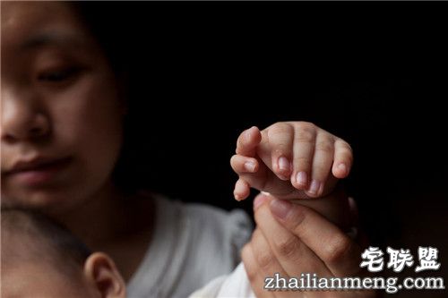 3个月大男婴患"多指症" 手指脚趾总共31根 惊呆了 3个月大男婴患"多指症" 手指脚趾总共31根 惊呆了