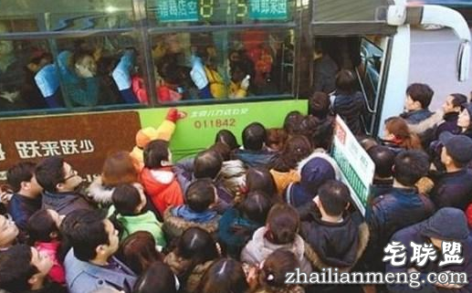 为什么公交车可以超载?人挤人也不被罚款? 为什么公交车可以超载?人挤人也不被罚款?