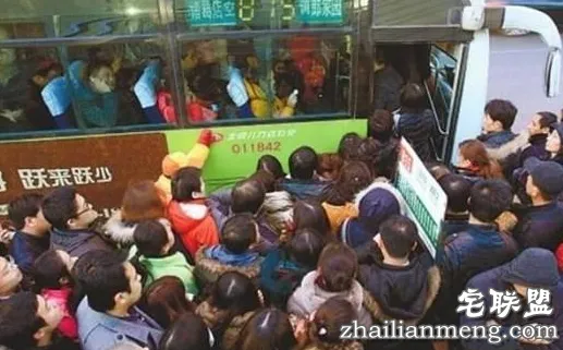 为什么公交车可以超载?人挤人也不被罚款? 为什么公交车可以超载?人挤人也不被罚款?
