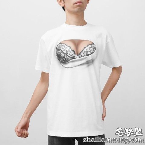 让胸部露在T恤外面?岛国设计师又“作妖”了!