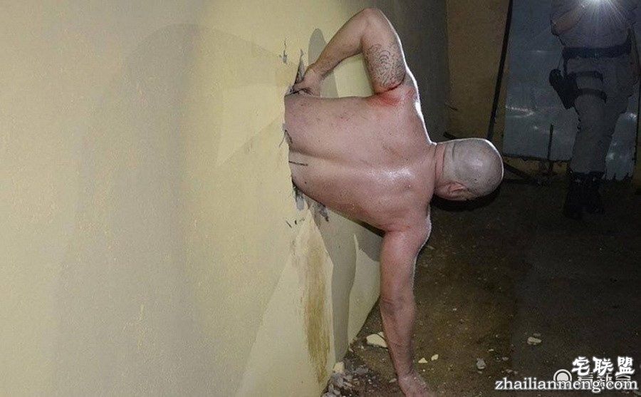 囚犯也要减肥啊 不然越狱的时候会卡肚子！