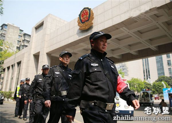 重庆警服女交巡警特色着装(组图) 重庆警服女交巡警特色着装(组图)