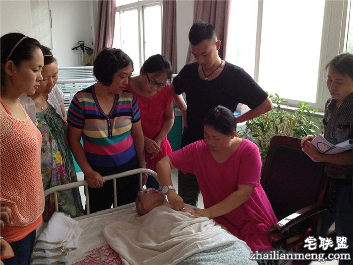 80后小伙当职业催乳师 真人催乳过程曝光 80后小伙当职业催乳师 真人催乳过程曝光