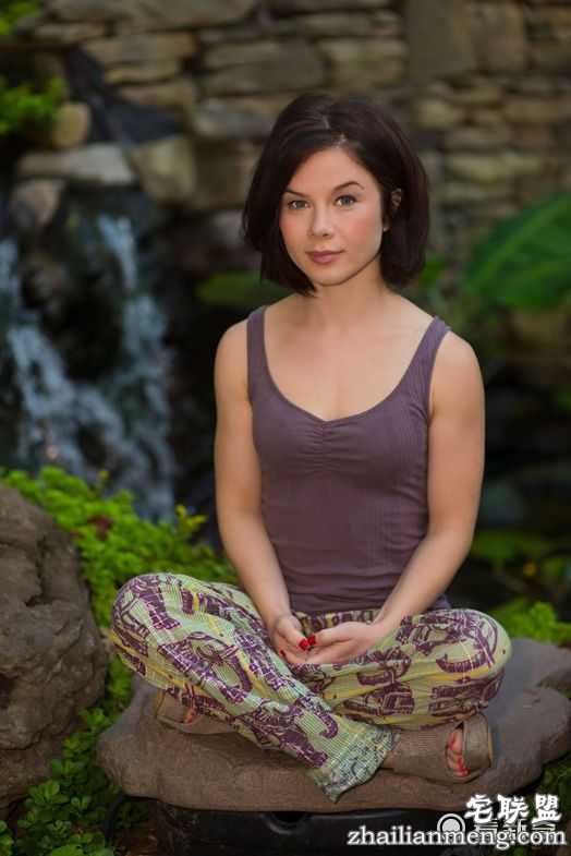 <a href=/e/tags/?tagname=%E7%BE%8E%E5%A5%B3 target=_blank class=infotextkey>美女</a>高材生开陪睡店只睡不啪每小时60美元