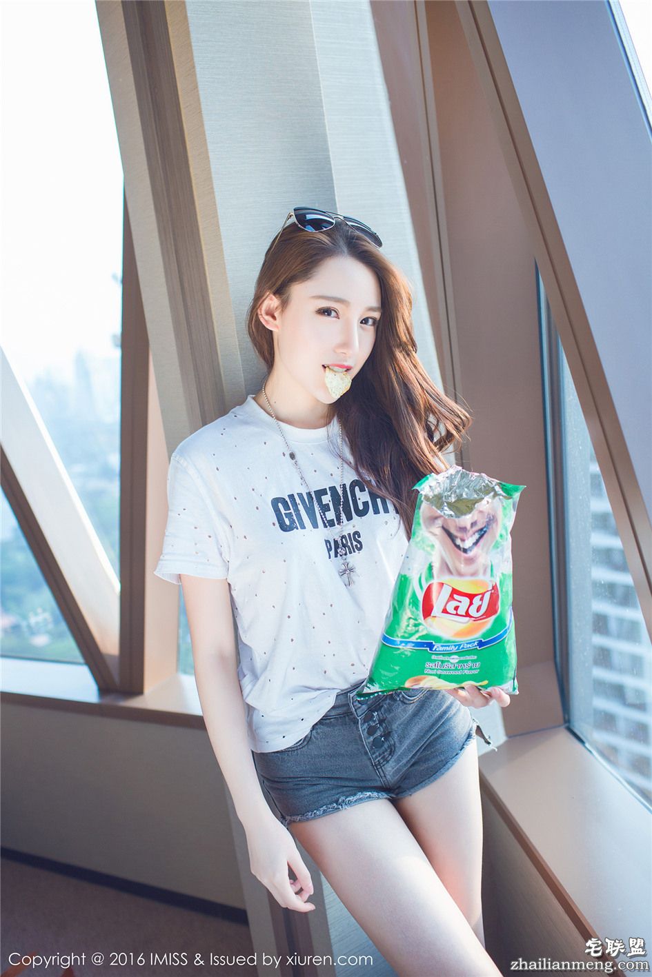 [爱蜜社] 性感的美腿女神刘奕宁Lynn清晨内衣写真摄影 Vol.080第5张