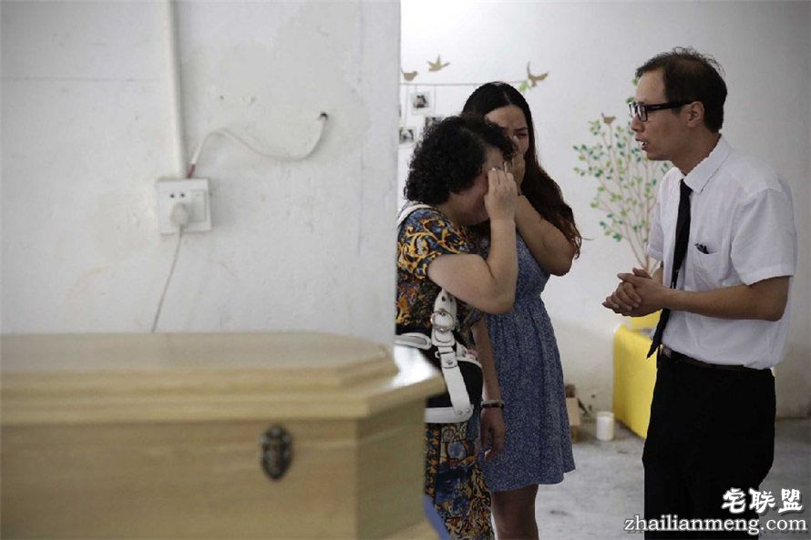 上海现宠物狗最豪华葬礼 百万豪车送行 上海现宠物狗最豪华葬礼 百万豪车送行