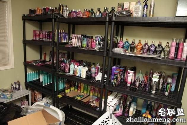 警察抓住传奇大盗后搜查其住所,推开门进去现场所有人被惊呆了!