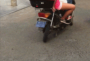 糗GIF榜:当你遇到前男友时,要不要这么夸张 ~