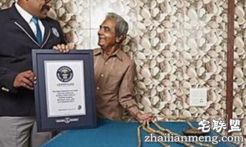 全球上最长的指甲62年不剪 网友:练了"九阴白骨爪" 全球上最长的指甲62年不剪 网友:练了"九阴白骨爪"