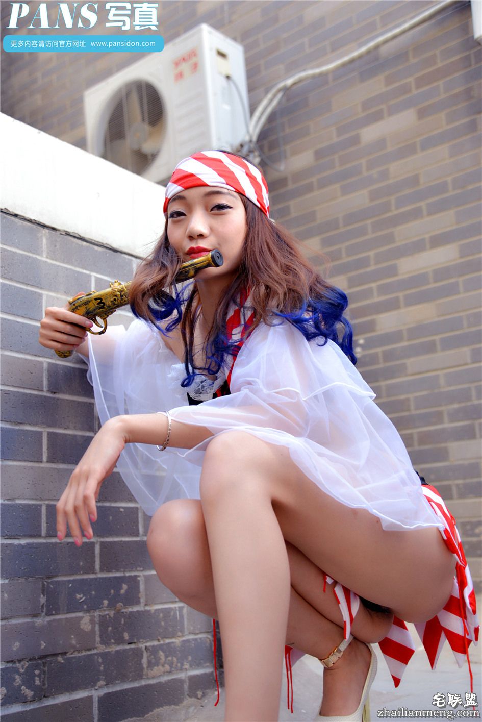 [PANS] 高跟美腿美女叮铛包头外拍图片 第530期第5张