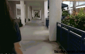 糗GIF榜:当你遇到前男友时,要不要这么夸张 ~